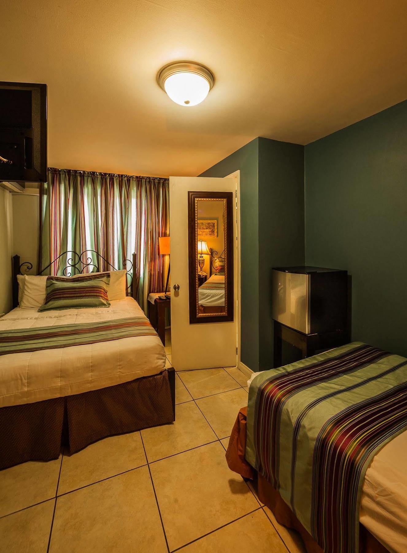 Inn At 87 Port of Spain Екстер'єр фото